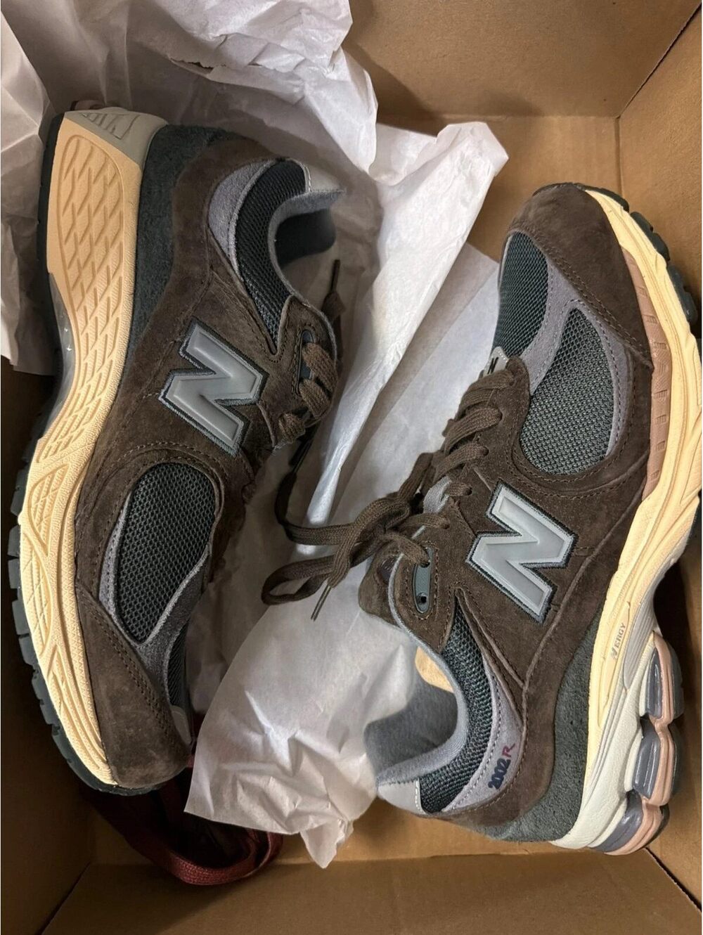New Balance 2002R M2002RLY Mens Size 9 Gray Running Sneakers D Width
